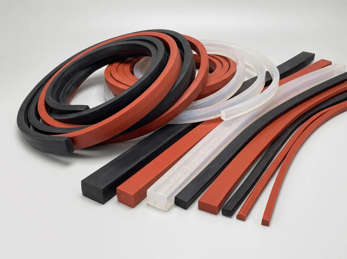 Tiras de borracha maciça de seção retangular em preto, vermelho e translúcido — Guarubor Borrachas